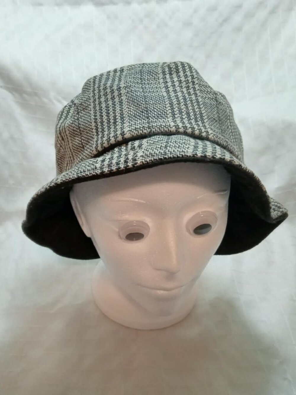 Luxury classic vintage checkered fashion hat Head circumference 23 inches